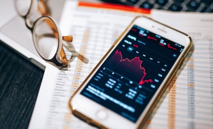 The Rise of “Fractional Investing”: Owning the Giants with $1